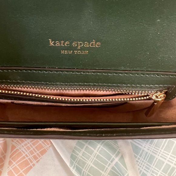 Kate Spade

lula small saddle bag

Shades of purple peekaboo at the bottom - Picture 5 of 6